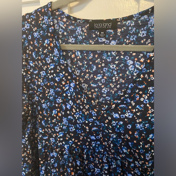 Like New! Short tiered floral dress - Picture 3 of 6